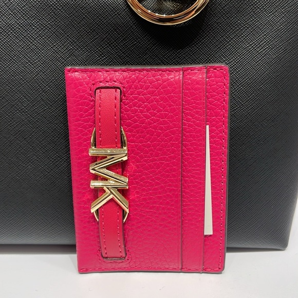 MICHAEL KORS
Reed Large Pebbled Leather Card Holder Case
Electric Pink
NWT - Picture 11 of 16